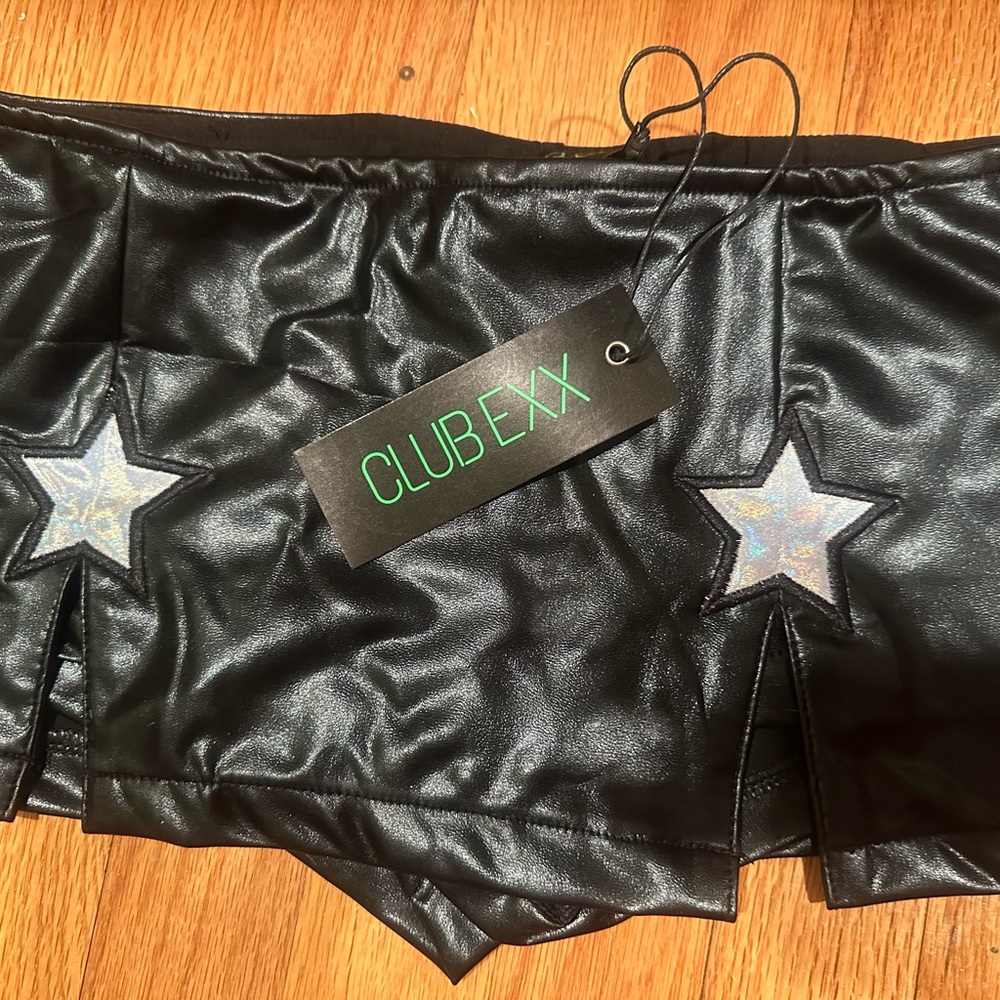 Dolls Kill Club Exx NWT XXS 
SHOOTING STARS MICRO faux leather SKORT - Picture 2 of 6